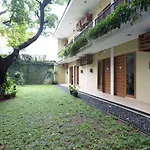 Reddoorz Plus Near Cilandak Town Square 2