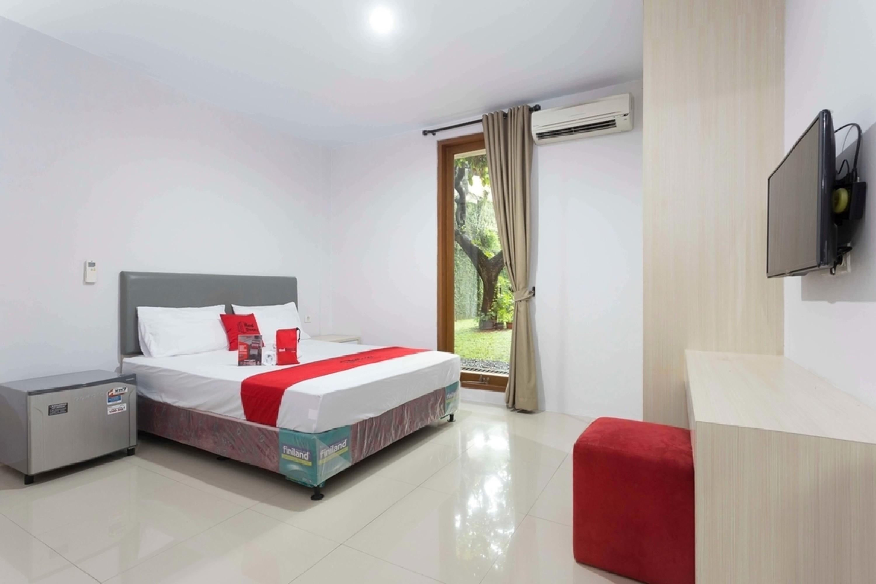 Rumah tetamu Reddoorz Near Cilandak Town Square 2 3*