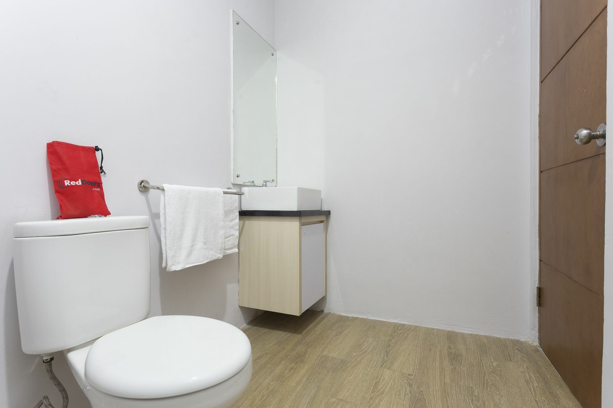 Reddoorz Near Cilandak Town Square 2